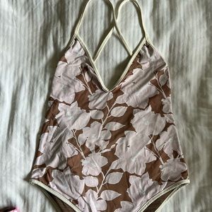 Acacia South Pacific ivy suit